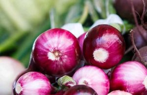 Reasons Why You Should Start Eating Raw Onions