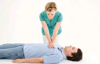 How to survive a heart attack if you are alone and what you should avoid