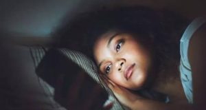 What happens when you use your phone right before sleeping every night